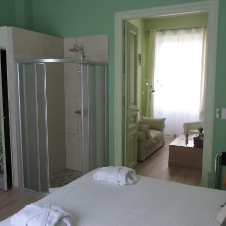 D'hotes Les Epicuriens Bed & Breakfast