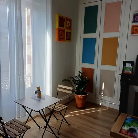 D'hotes Les Epicuriens Bed & Breakfast