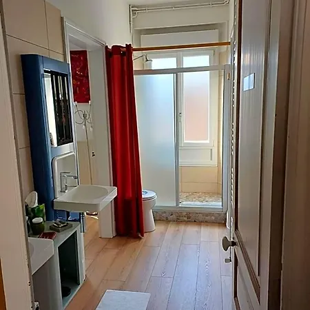 Oda ve Kahvaltı D'hotes Les Epicuriens Épernay