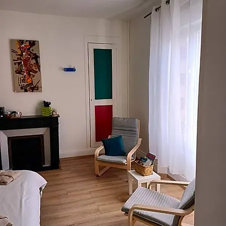 Oda ve Kahvaltı D'hotes Les Epicuriens 4*